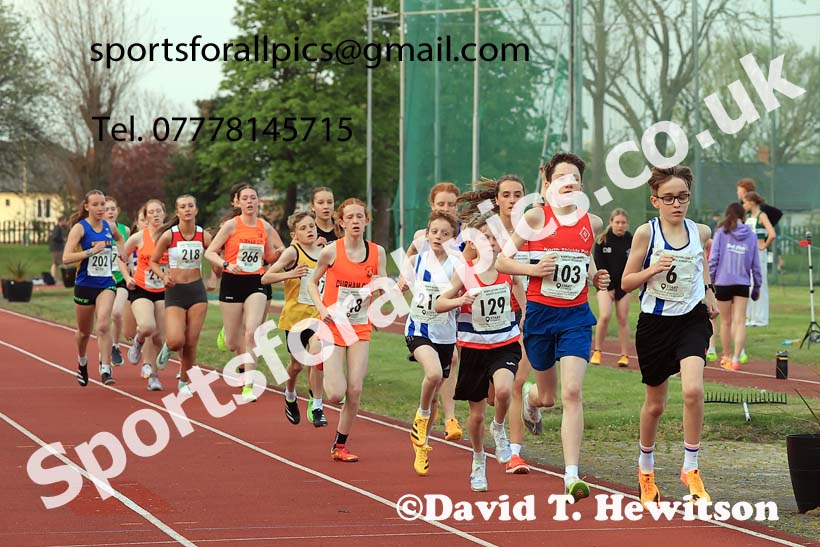 The 1500 metres, 2025 NEGP No. 1, Monkton Stadium, Jarrow. Photo: David T. Hewitson/Sports for All Pics